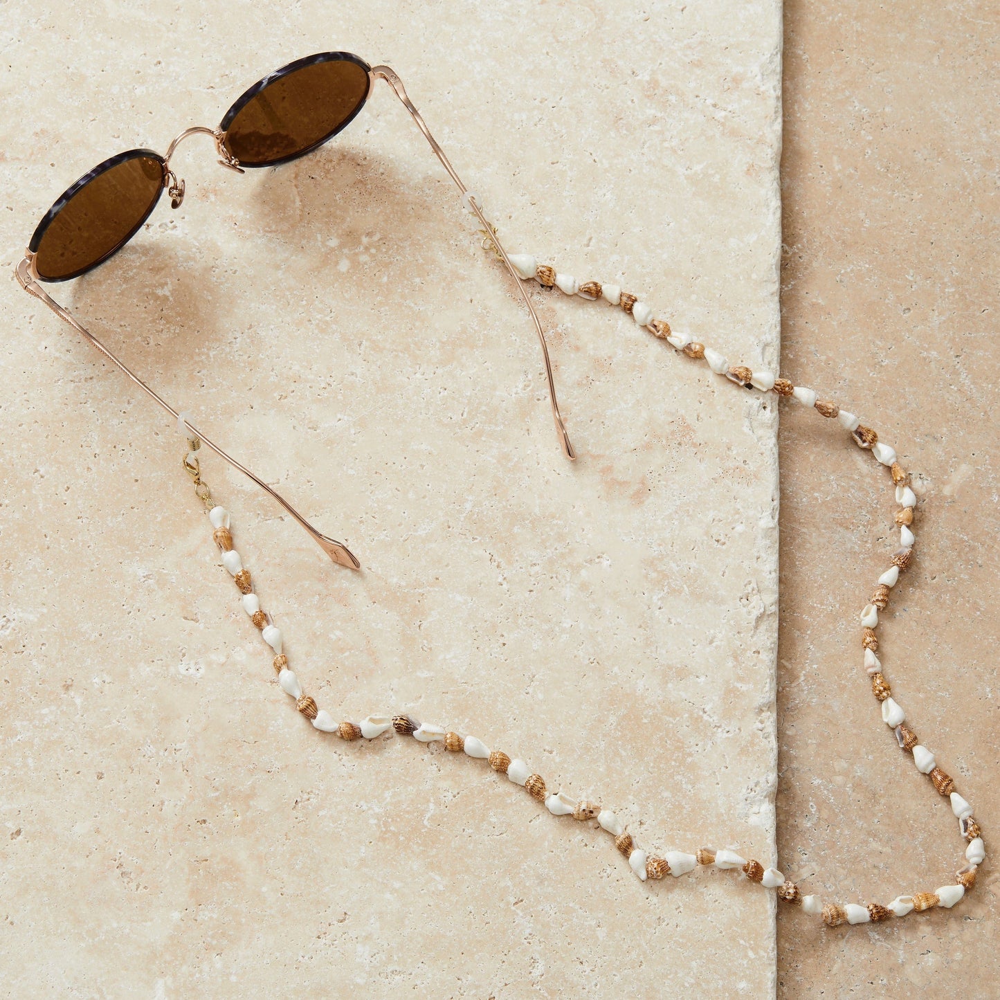 Schelpenketting in wit en bruin